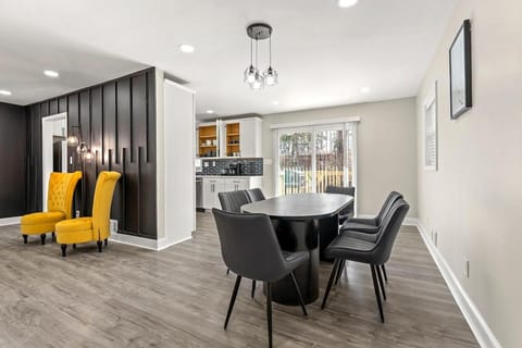 Spacious Family-Friendly Retreat in Atlanta Apartment in East Point