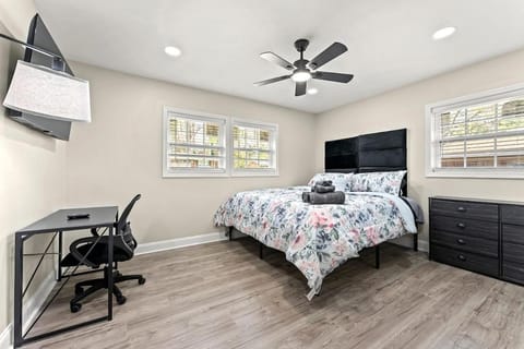 Spacious Family-Friendly Retreat in Atlanta Apartment in East Point
