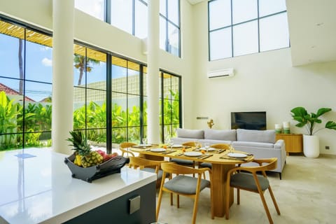 New Amazing 3BR villa in the heart of Seminyak Villa in Kuta
