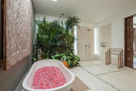 Chill out in a luxurious 4 BR villa Seminyak Villa in Kuta