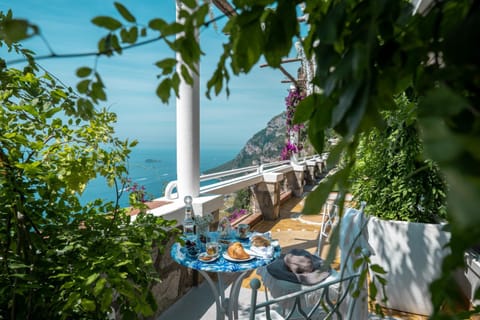 Patio, Day, Natural landscape, Garden, View (from property/room), Balcony/Terrace, Food and drinks, Dining area, Food, Garden view, Mountain view, Sea view