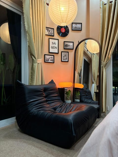 Bed, Living room, Photo of the whole room, Seating area, Bedroom