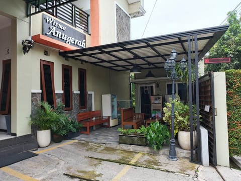 Property building, Facade/entrance, Day