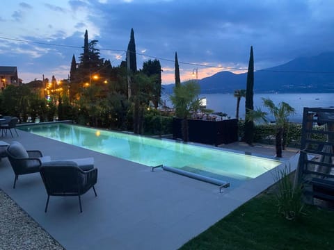 Lake view, Swimming pool