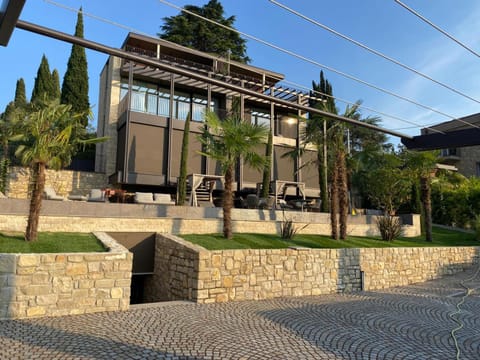 Luxury Apartments La Baia Apartment in Torri del Benaco