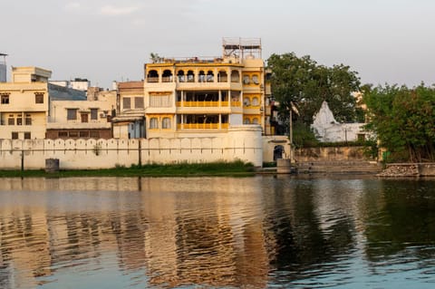 Facade/entrance, Lake view