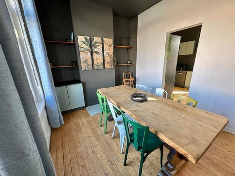 Dining area, young children