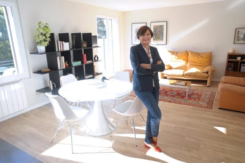 TV and multimedia, Living room, Business facilities, Seating area, Dining area