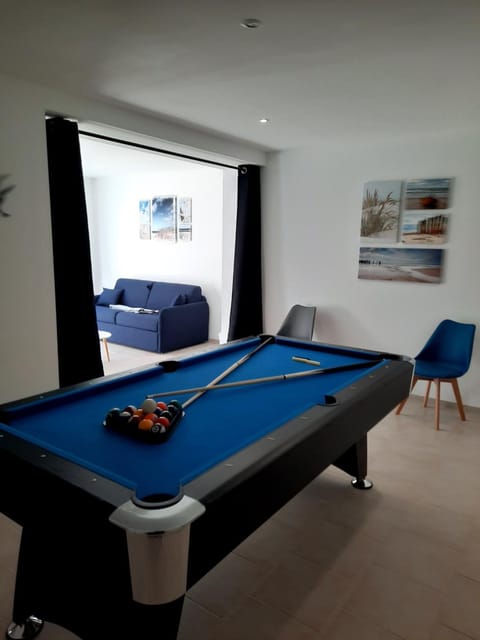 Billiard, Living room
