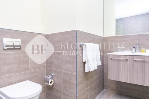 Bloomfields Cozy Stu with Balcony Leonardo Apartment in Abu Dhabi