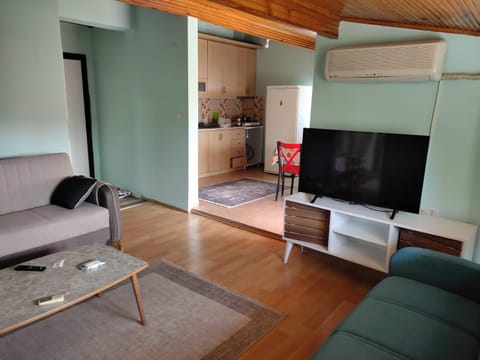 TV and multimedia, Kitchen or kitchenette, Living room