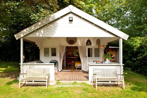 Property building, Patio, Garden, Balcony/Terrace