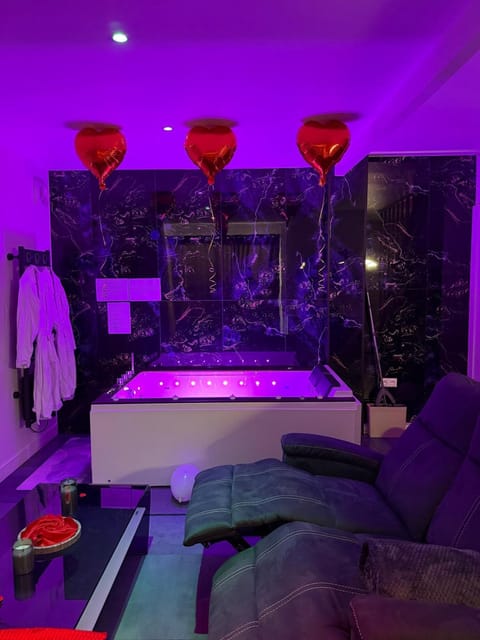 Hot Tub, Living room