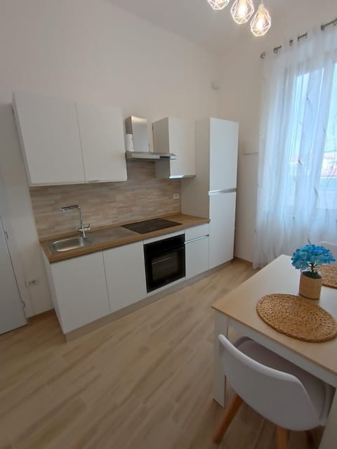 Dining area, oven, stove