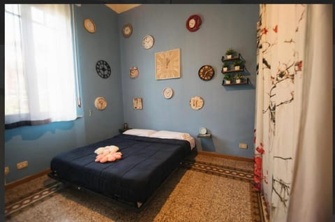 Bonanno street tower clock room Vacation rental in Pisa