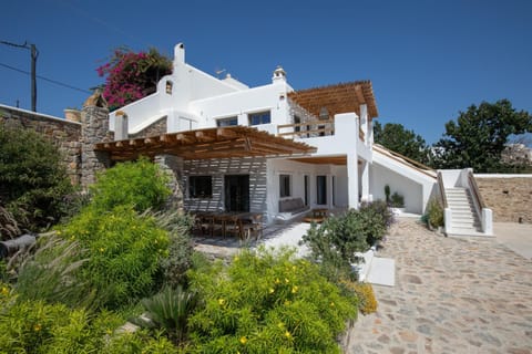 Property building, Day, Garden