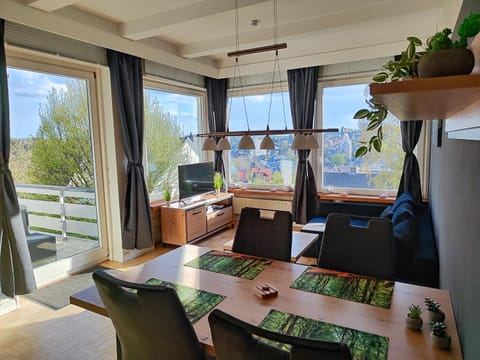 TV and multimedia, Living room, Seating area, Evening entertainment