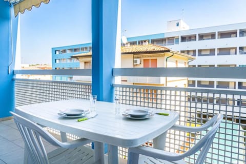 View (from property/room), Balcony/Terrace, Seating area