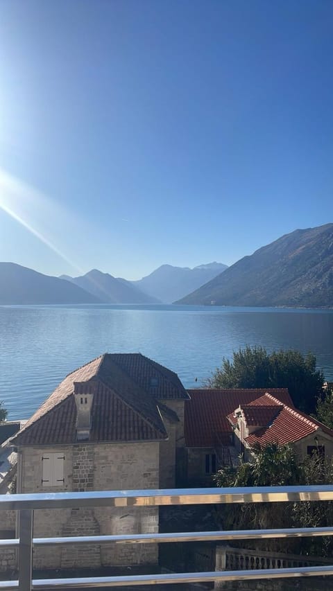 Mountain view, Sea view