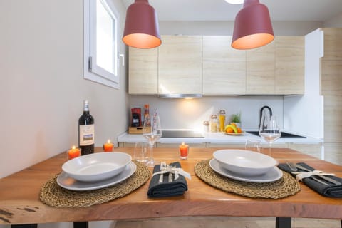 Kitchen or kitchenette, Dining area, stove