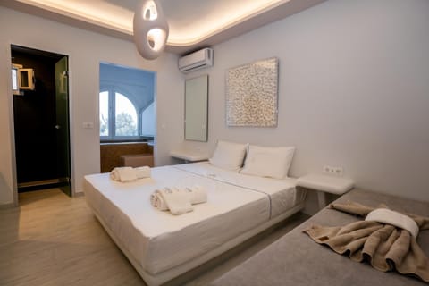 Bed, Photo of the whole room, Bedroom, towels, air conditioner