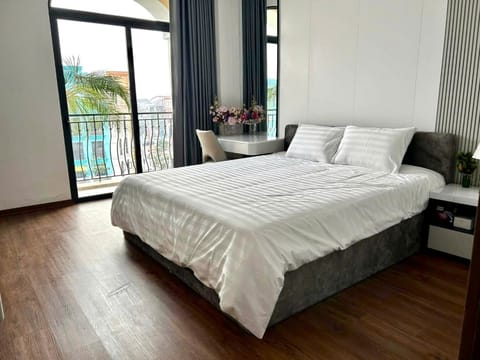 Bed, View (from property/room), Balcony/Terrace, Bedroom
