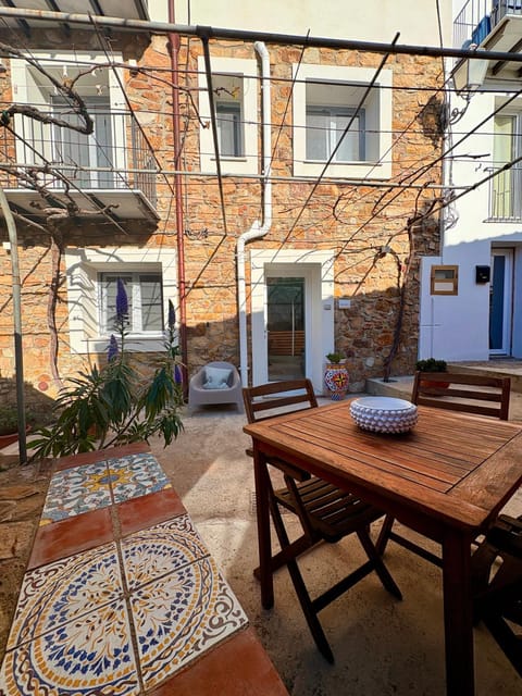 Patio, Dining area