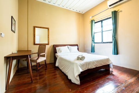 Bed, Photo of the whole room, Bedroom, towels, air conditioner