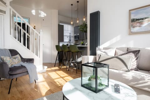 Living room, Seating area, Dining area, kitchen
