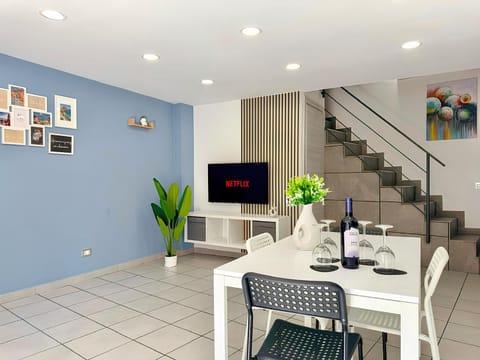 TV and multimedia, Living room, Dining area, air conditioner, air conditioner