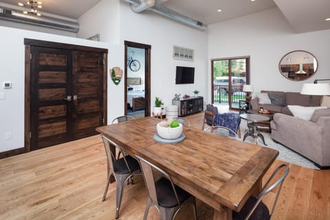 Living room, Dining area