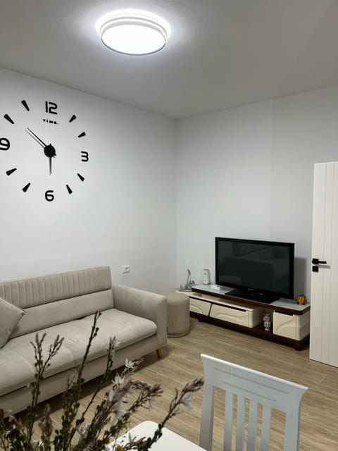 TV and multimedia, Seating area, Evening entertainment