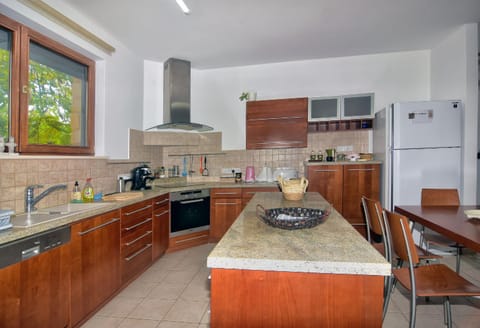 Kitchen or kitchenette, Dining area, dishwasher, stove, toaster