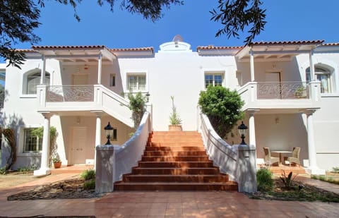 Property building, Facade/entrance, Day
