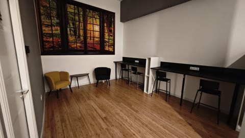 Living room, Seating area, internet