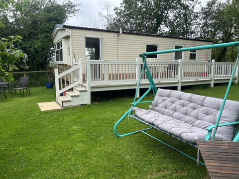 Property building, Natural landscape, Garden view, sunbed