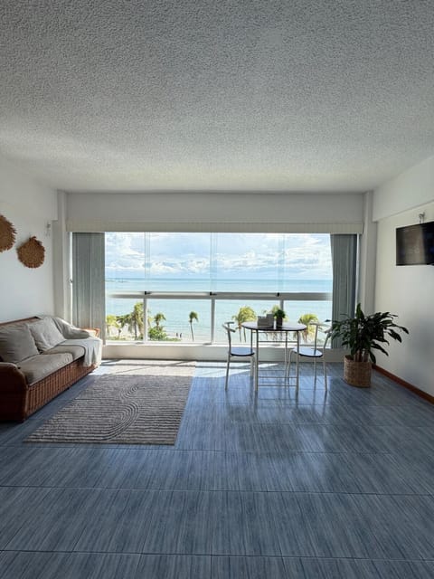 Natural landscape, View (from property/room), Balcony/Terrace, Living room, Photo of the whole room, Seating area, Sea view