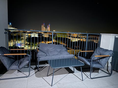 Property building, Balcony/Terrace, City view