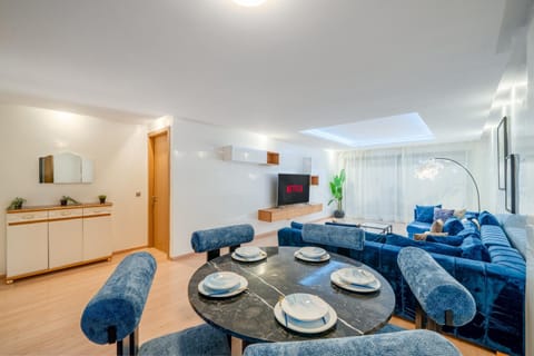 TV and multimedia, Living room, Seating area, Dining area