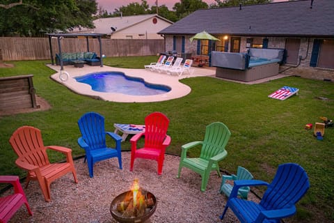 5 O'Clock Somewhere - Hot Tub Pool Fire Pit House in Fredericksburg