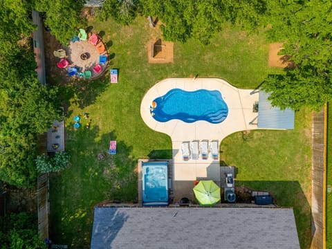5 O'Clock Somewhere - Hot Tub Pool Fire Pit House in Fredericksburg