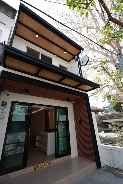 Property building, Facade/entrance