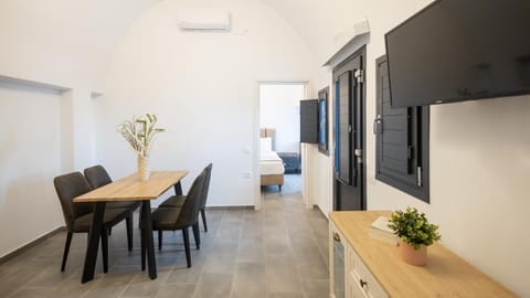 Enalion Houses Apartment in Oia