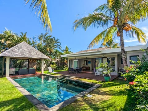 Property building, Patio, Garden, Pool view, Swimming pool, sunbed