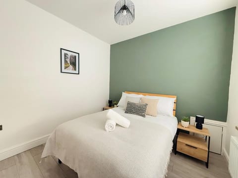 Comfy 4 Bed Home - Port Talbot - Perfect for Contractors & Families Apartment in Wales