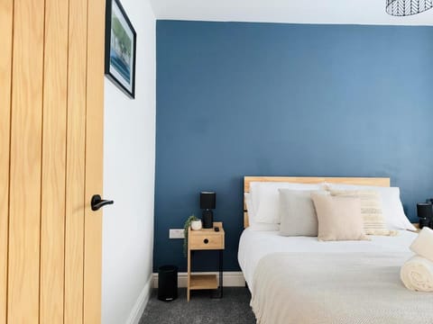 Comfy 4 Bed Home - Port Talbot - Perfect for Contractors & Families Apartment in Wales