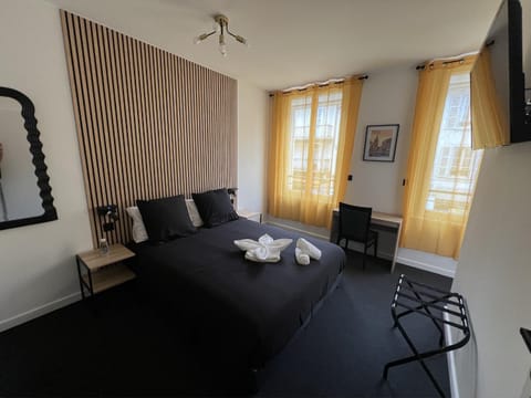 Communal lounge/ TV room, Bed, TV and multimedia, Photo of the whole room, Bedroom