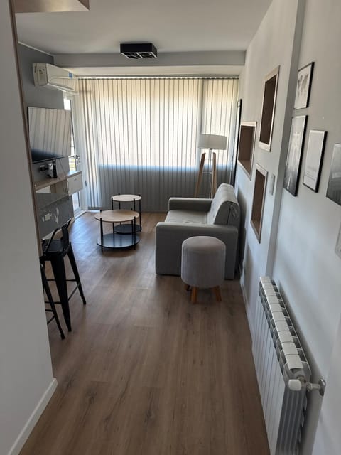 Living room, internet, air conditioner