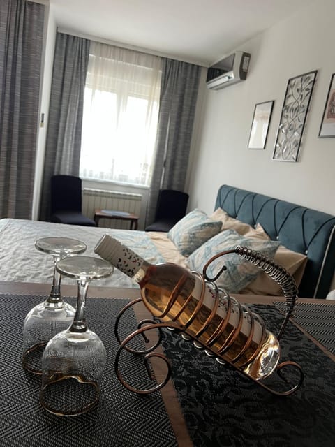 Bed, Bedroom, air conditioner
