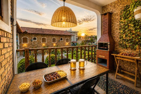 View (from property/room), Balcony/Terrace, Food and drinks, Dining area, Evening entertainment, Food, Drinks